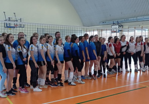 Reprezentacje wszystkich szkół biorących udział w finale Mistrzostw Powiatu w Piłce Siatkowej Kobiet